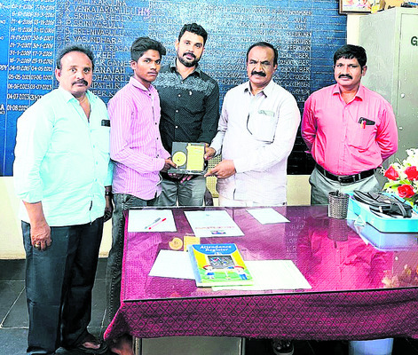 మద్దిలేటయ్యలో భక్తుల రద్దీ 3