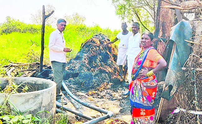 ప్రమాదవశాత్తు  గడ్డివాము దగ్ధం 
1