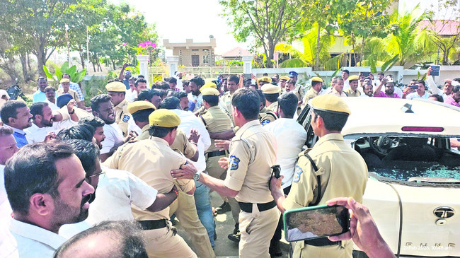 కామారెడ్డిలో హైటెన్షన్‌1