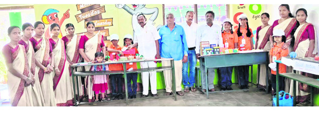 తాడ్వాయి పోలీస్‌ స్టేషన్‌కు కాంగ్రెస్‌ నేతల తరలింపు  
1