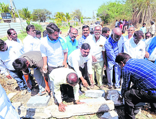 క్రైస్తవ సమాధుల జోలికి వస్తే ఉద్యమిస్తాం1