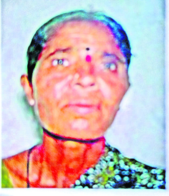 కారు బోల్తా..  బెంగళూరు వాసులకు గాయాలు 1