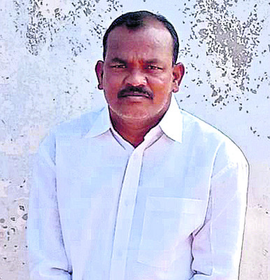 కారు ఢీకొని మామ, అల్లుడు దుర్మరణం1