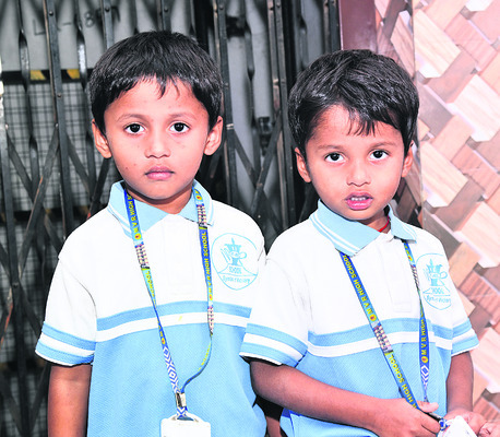 ఒకే రూపం.. రెండు ప్రాణాలు6