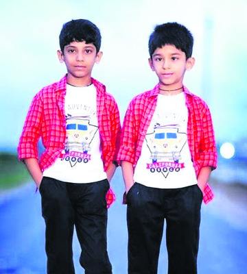 ఒకే రూపం.. రెండు ప్రాణాలు10