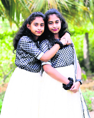 ఒకే రూపం.. రెండు ప్రాణాలు14