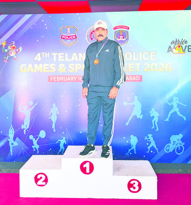 టెన్నిస్‌లో అడిషనల్‌ ఎస్పీకి స్వర్ణం 
1