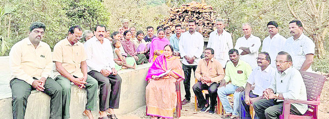 ఆదిత్యుని సన్నిధిలో  హైకోర్టు జడ్జి జస్టిస్‌ హరినాథ్‌  2