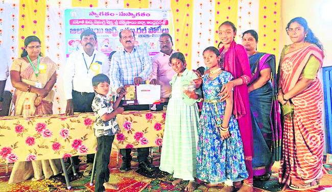 ఆత్మవిశ్వాసంతో ముందుకు నడవాలి1