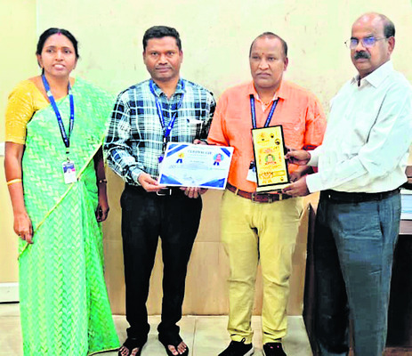 చైన్‌స్నాచర్లను పట్టుకున్న యువకులు  1