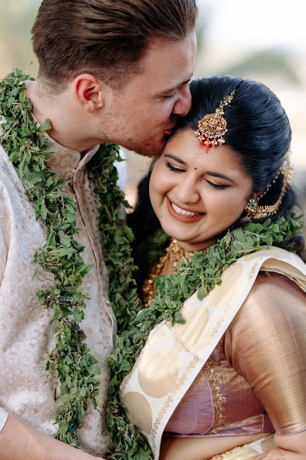 Malayalam Actress And Social Media Influencer Gayatri Gopi Married British Man Photos2