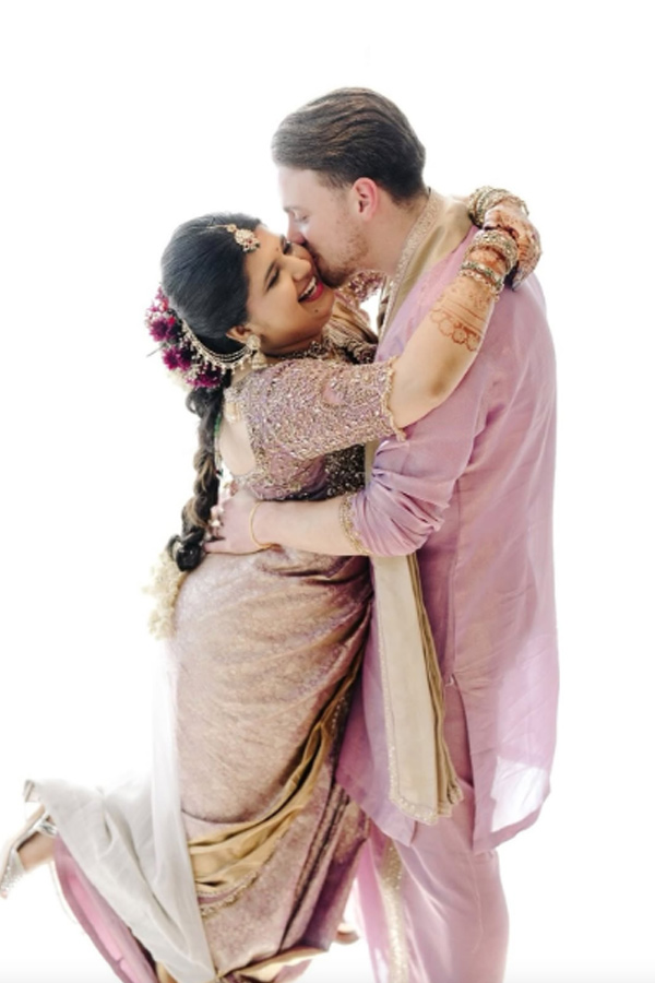 Malayalam Actress And Social Media Influencer Gayatri Gopi Married British Man Photos7