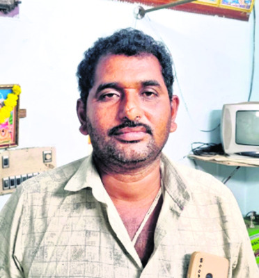 దళారులు చెప్పిందే ధర! 
1