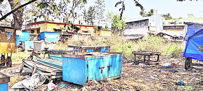 చిరు వ్యాపారాలకు చిక్కులు..! 1