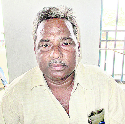 చిరు వ్యాపారాలకు చిక్కులు..! 2