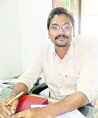 చిరు వ్యాపారాలకు చిక్కులు..! 3