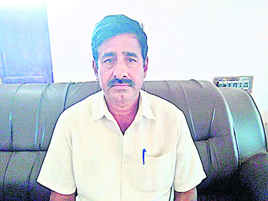 చిరు వ్యాపారాలకు చిక్కులు..! 4