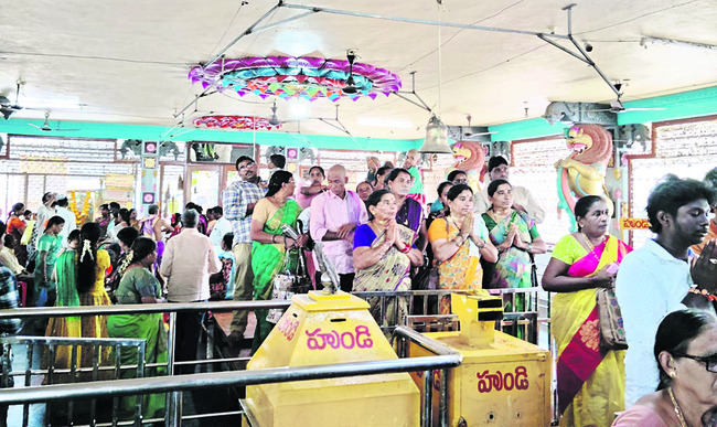 సుబ్బారాయుడిని దర్శించుకున్న భక్తులు 
1