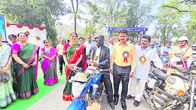 లేనిది ఉన్నట్లు.. ఉన్నది లేనట్లు! 1