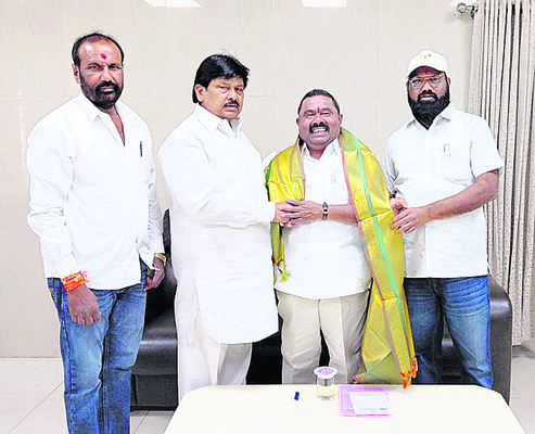 నేటినుంచి చెక్కులు పంపిణీ 1