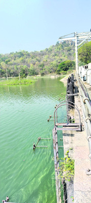 ఎత్తితే లేవవు.. దించితే దిగవు1