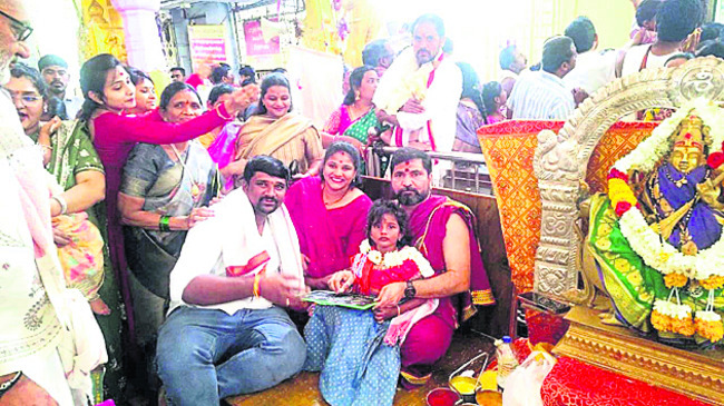 బాసరలో భక్తుల రద్దీ2