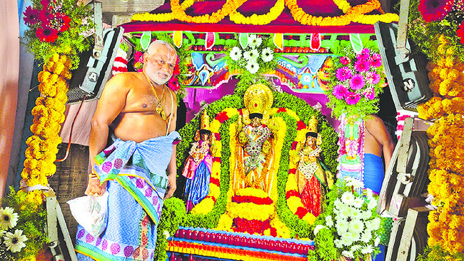 లక్ష్మీనరసింహస్వామి బ్రహ్మోత్సవాలు ప్రారంభం 1