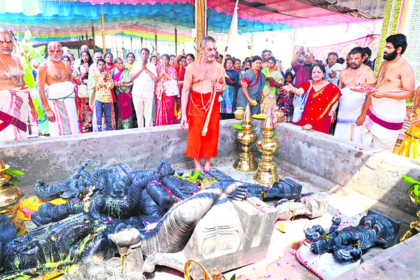 ఐశ్వర్యాంబికగా బగళాముఖి 
2