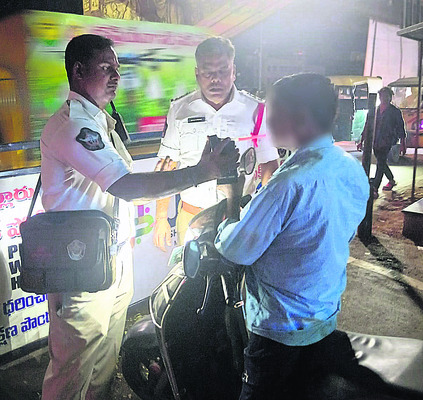 జిల్లాలో నాకాబందీ 1