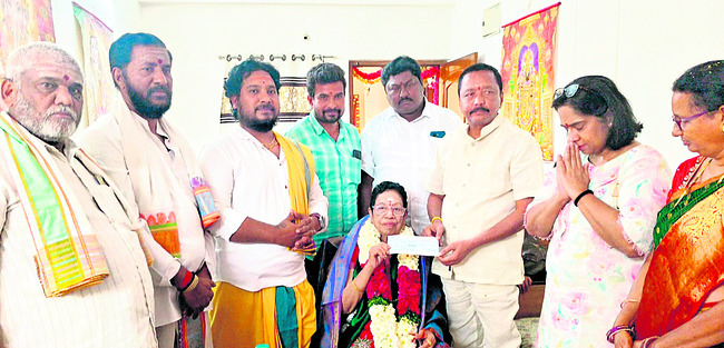 నిమిషం ఆలస్యమైనా అనుమతించరు 1