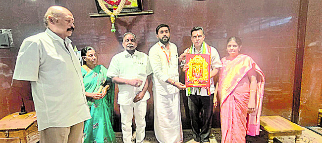 వేర్వేరు ప్రాంతాల్లో ఇద్దరు ఆత్మహత్య  1