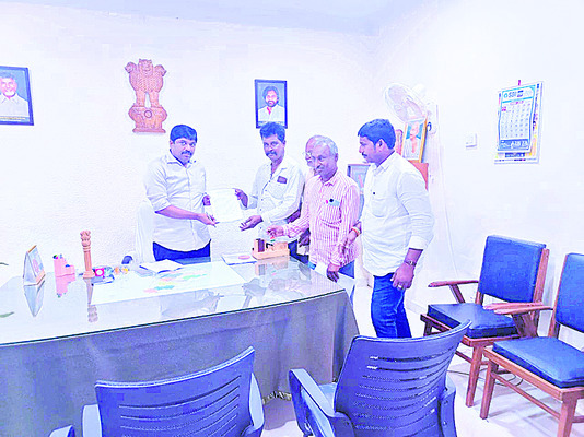 జన సైనికుడికి ఝలక్‌ 1