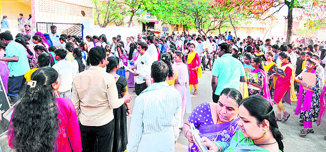 ఇంటర్‌ పరీక్షలు తొలిరోజు ప్రశాంతం 1