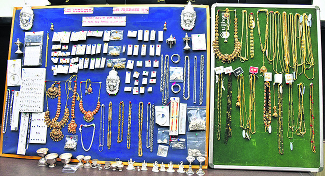 చెరువుపాలైన  ఇద్దరు బాలలు 1