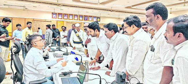 అక్రమ మైనింగ్‌ అరికట్టాలి 1