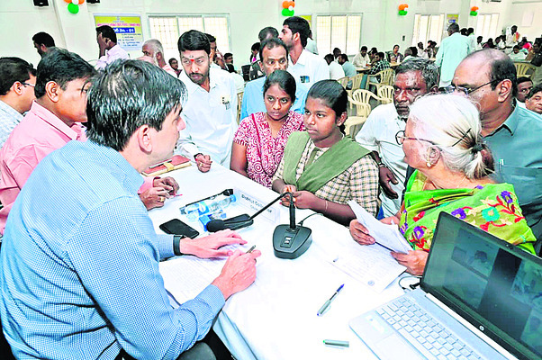 ఆలకించండి.. పరిష్కారం చూపండి 1