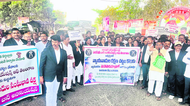 ‘న్యాయవాదుల రక్షణచట్టం అమలు చేయాలి’ 
1