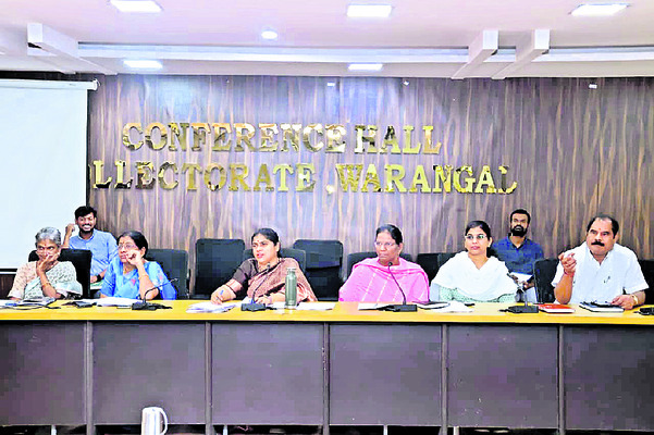 అర్జీలను త్వరగా పరిష్కరించాలి1