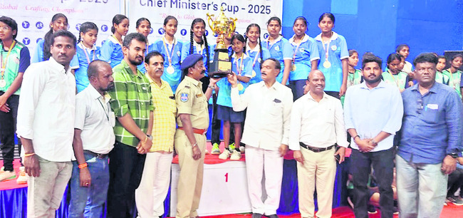 నెట్‌బాల్‌ చాంపియన్‌ మహబూబ్‌నగర్‌ 1