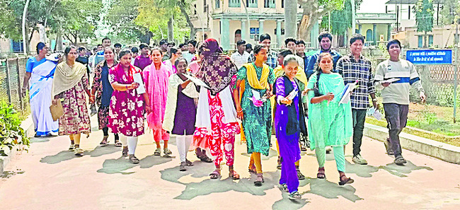 ఇంటర్‌ పరీక్షలు ప్రారంభం 1