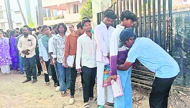 సజావుగా ఇంటర్‌ పరీక్షలు ప్రారంభం 3