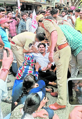 విద్యార్థినిపై దాష్టీకం 1