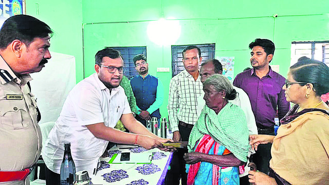 గ్రీవెన్స్‌కు వినతుల వెల్లువ 1