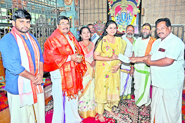 దాతల విరాళం 
1