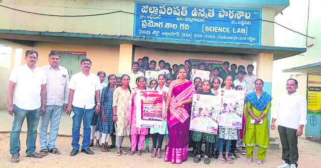 మంత్రి పొన్నంను కలిసిన నేతలు 2