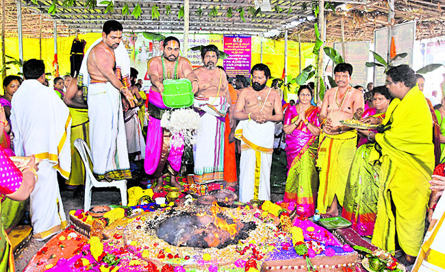 సుబ్రమణ్యేశ్వరునికి వెండి నెమలి తొడుగు ఆభరణం 1