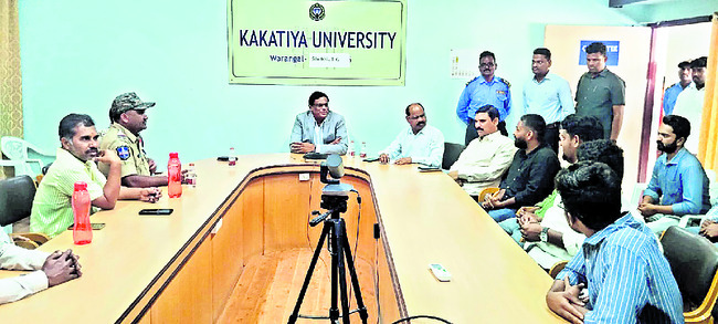 ఆర్ట్స్‌ కళాశాల మొదటి సెమిస్టర్‌ ఫలితాలు విడుదల 
1