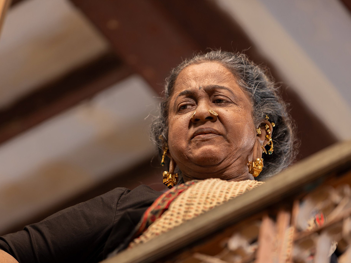 Actress Radhika Sarathkumar Thaaikizhavi Movie Makeup Making2