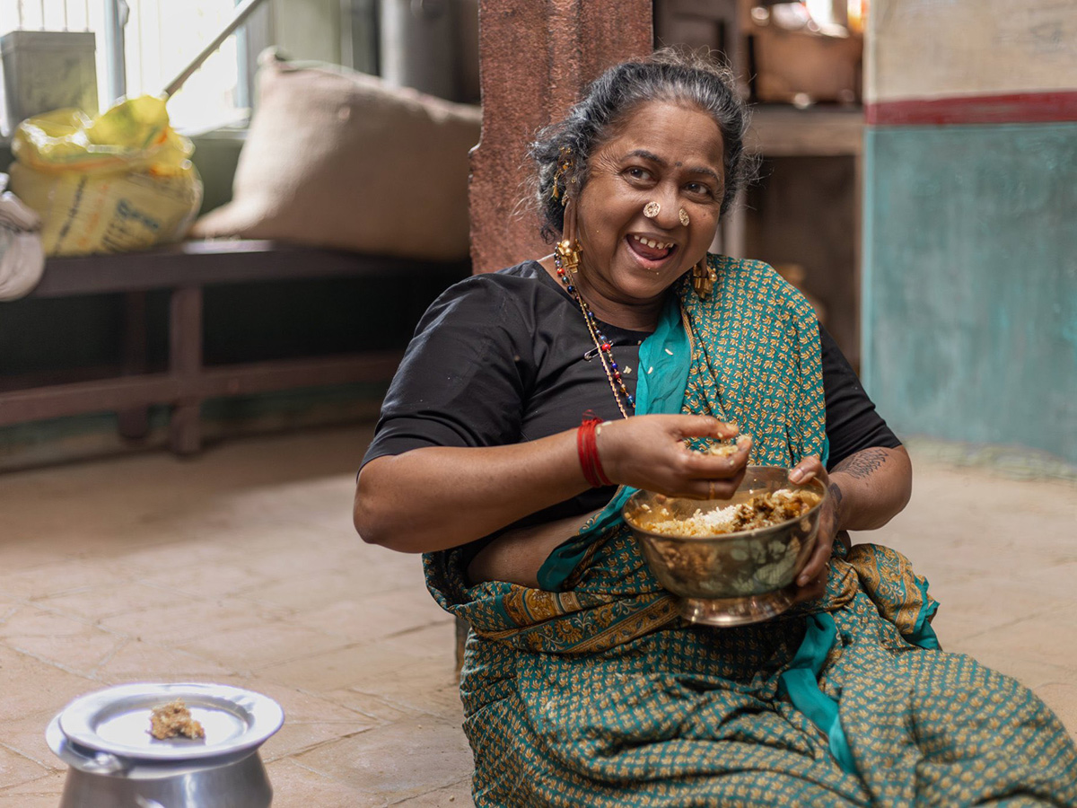 Actress Radhika Sarathkumar Thaaikizhavi Movie Makeup Making3