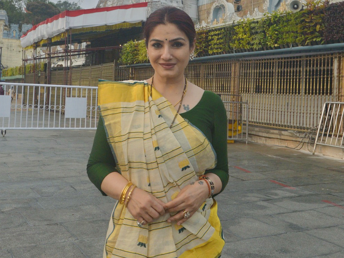 Actress Raveena Tandon visited The Tirumala Venkateshwara Temple Photos5